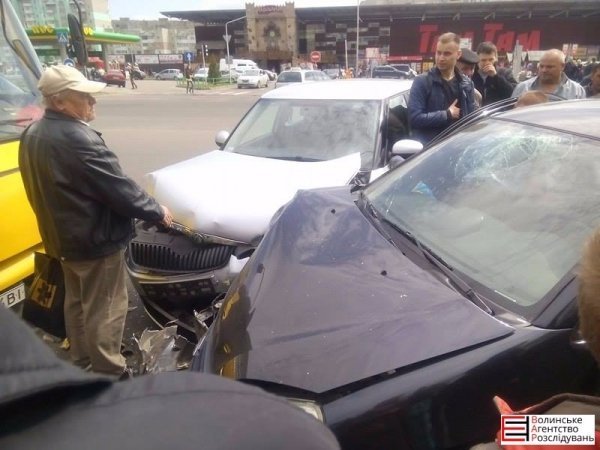 Масштабна аварія в Луцьку. ФОТО. ДОПОВНЕНО.