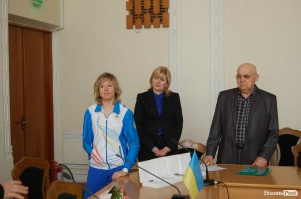 Волинська паралімпійка показала свої медалі губернатору. ФОТО. ВІДЕО