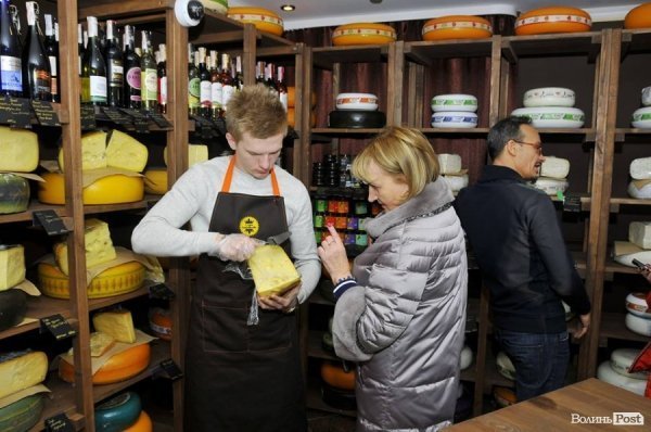 У Луцьку відкрили новий магазин «Сирне королівство»*