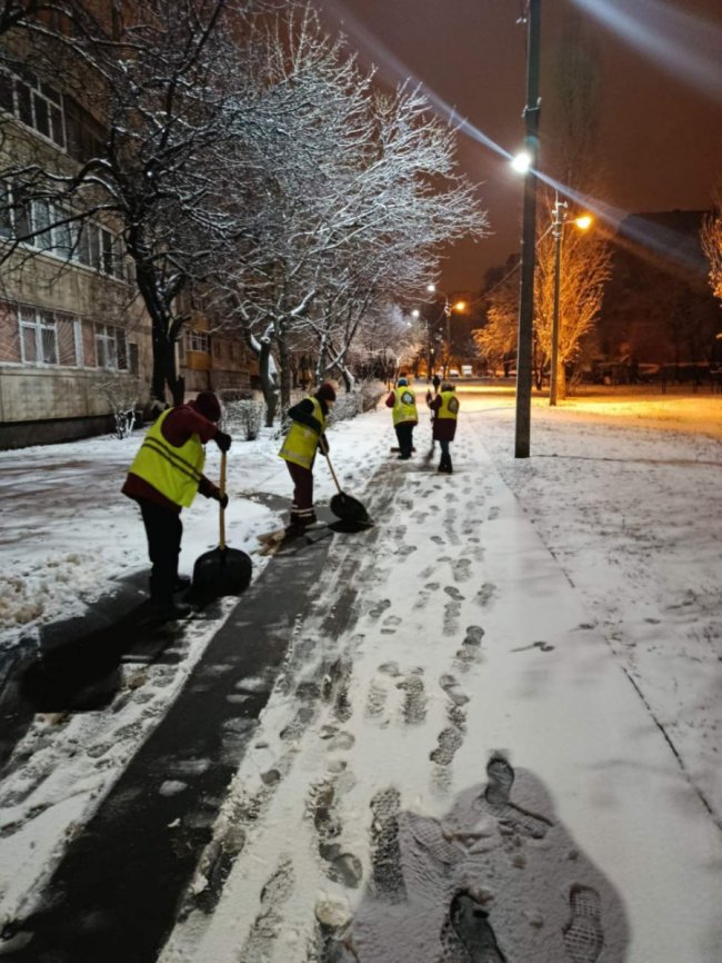 Засніжило знову в українських містах: де саме