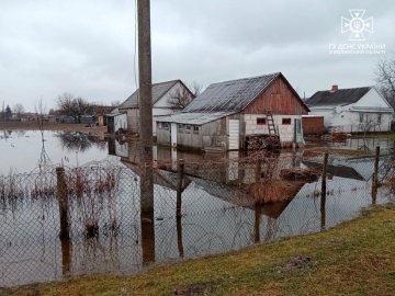 На Волині за добу рятувальники відкачали понад 200 кубометрів води з присадибних ділянок