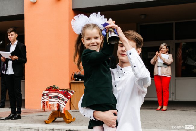 У Луцькому НВК №26 пролунав перший дзвінок. ФОТОРЕПОРТАЖ