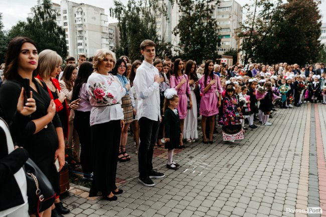 У Луцькому НВК №26 пролунав перший дзвінок. ФОТОРЕПОРТАЖ