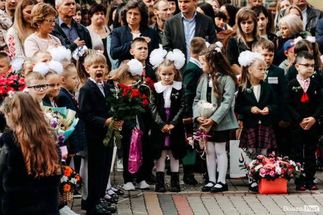 У Луцькому НВК №26 пролунав перший дзвінок. ФОТОРЕПОРТАЖ