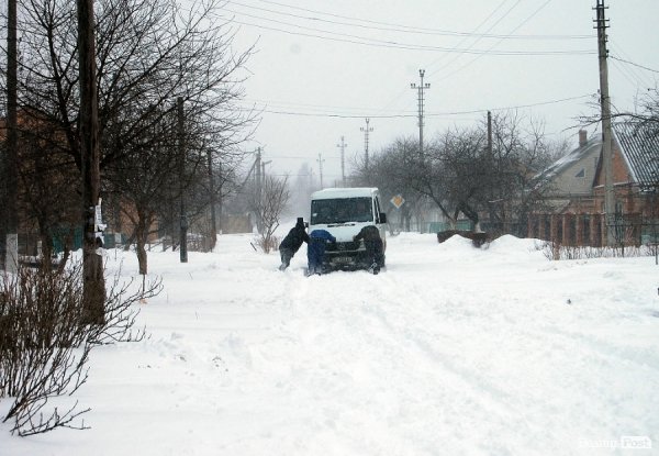 Сніг у Луцьку: вулиця Львівська. ФОТО