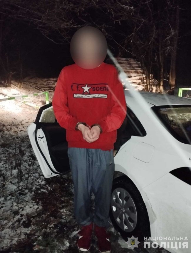 Погрожували зброєю і мали при собі наркотики: на Волині припинили незаконну діяльність злочинної групи