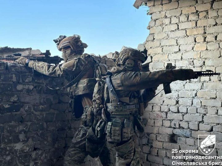 За минулу добу українські воїни знищили 1220 окупантів, 13 артсистем і понад 100 одиниць іншої техніки