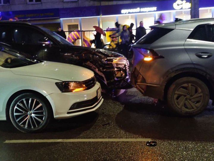 Луцьку сталася аварія за участі 5 автівок, утворилися затори. ФОТО