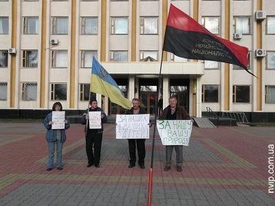 У Нововолинську 4 людини пікетували мерію
