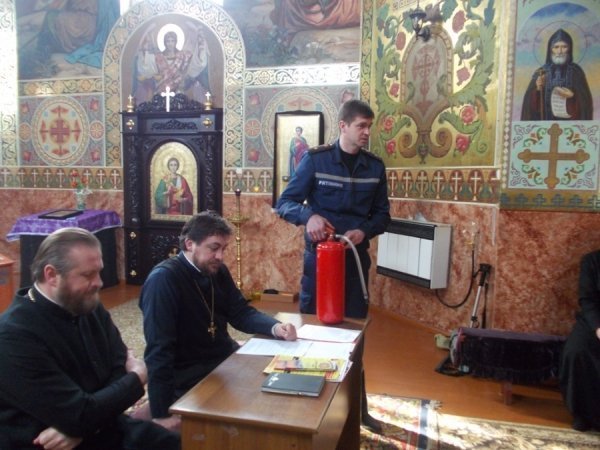 Волинським священикам розповіли, як запобігти виникненню пожеж на Великдень. ФОТО