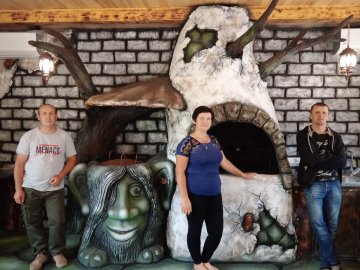 Знайомилася із ліпкою потайки за хлівом: волинянка створює унікальні бетонні скульптури. ФОТО