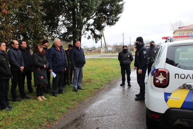 Поліцейському офіцеру волинської громади передали службовий автомобіль. ФОТО