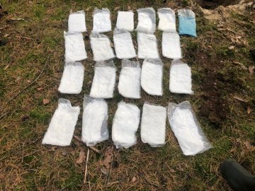 На Волині знайшли сховок із 11 кілограмами психотропів