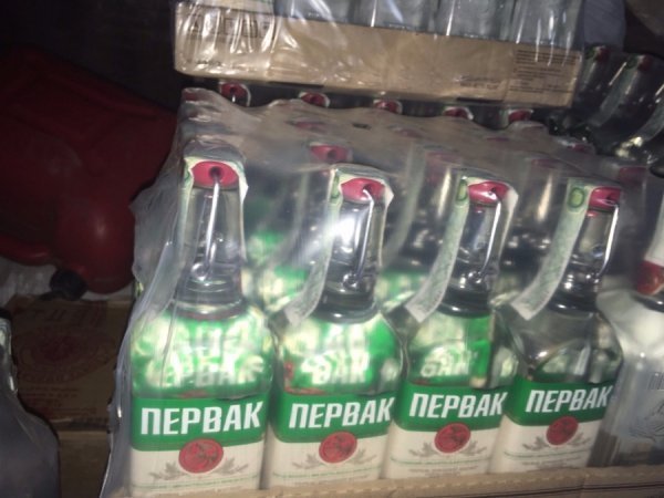 У лучанина з гаража вилучили алкоголь та цигарки на суму 300 тисяч гривень. ФОТО