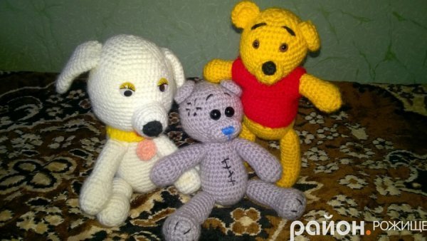 Волинянка в’яже милі іграшки в японській техніці