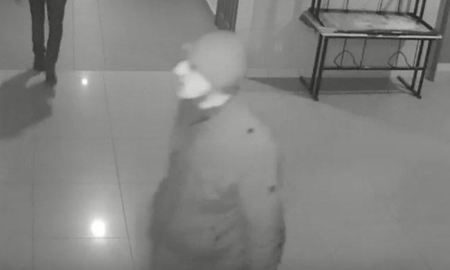 На Волині поліція розшукує чоловіків, які обікрали магазин. ФОТО