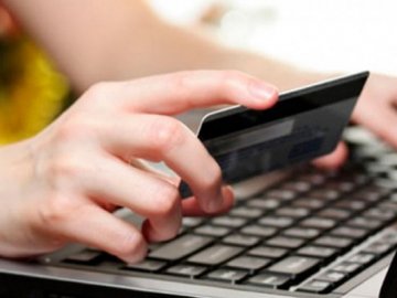 Волинянці, яка витратила гроші з карти знайомого, «світить» кримінал