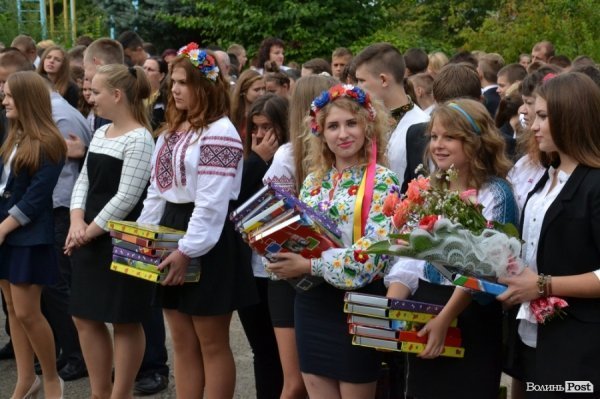 Депутати Ткачук і Яручик привітали луцьких школярів з Першим вересня. ФОТО*