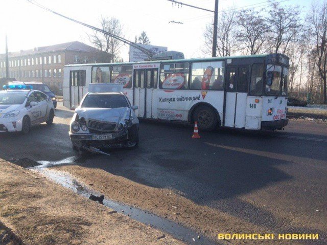 У Луцьку на Дубнівській влупились три автівки. ФОТО