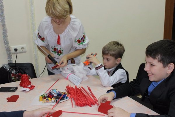 Юних лучан запрошують на «Різдвяну майстерню»
