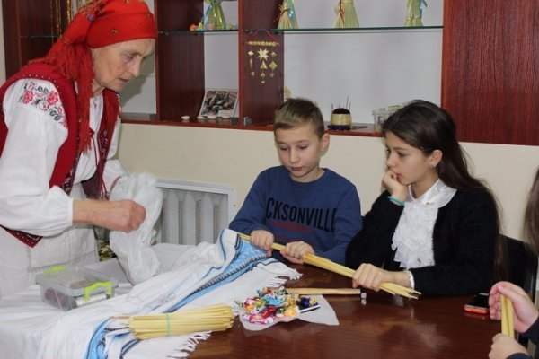 Юних лучан запрошують на «Різдвяну майстерню»
