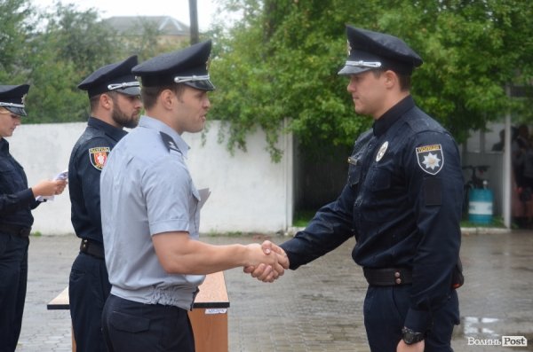 У Луцьку поліцейські отримали нові погони і звання. ФОТО