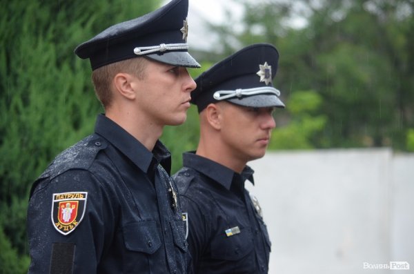 У Луцьку поліцейські отримали нові погони і звання. ФОТО