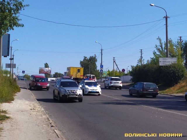 У Луцьку на перехресті зіткнулись авто газової служби та легковик. ФОТО