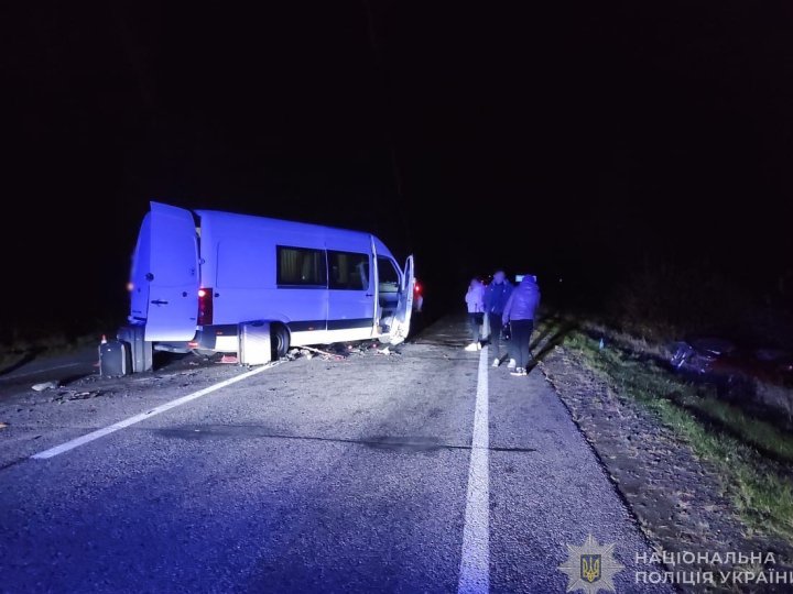 На Волині 31-річна водійка авто зіткнулася з мікроавтобусом