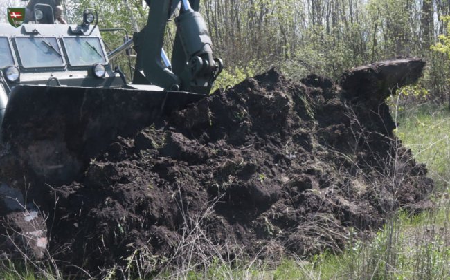 Воїни волинської бригади показали машину, за допомогою якої роблять справжні дива на передовій. ФОТО