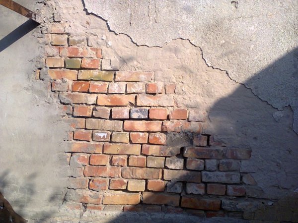 Багатоповерхівки у Луцьку обростають дірками. ФОТО