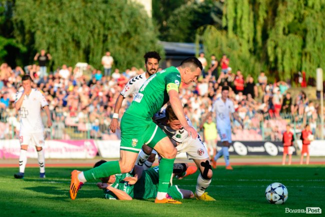 «Волинь» – «Карпати»: великий фотозвіт із нашумілого матчу