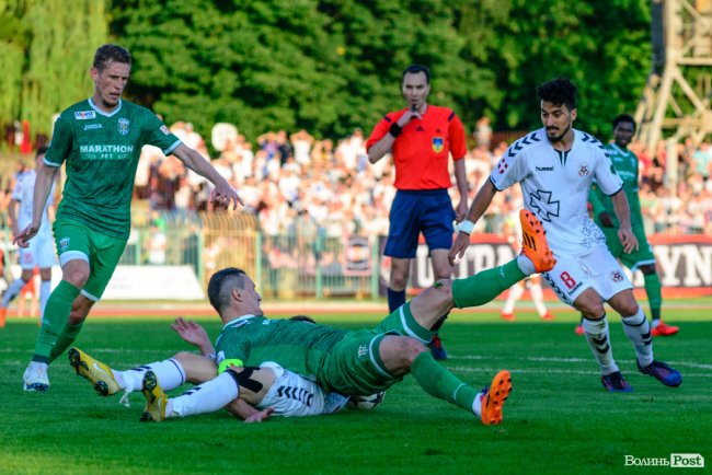 «Волинь» – «Карпати»: великий фотозвіт із нашумілого матчу