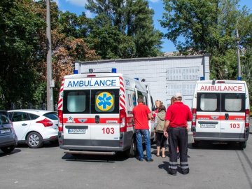 Жінка кричала про допомогу: у Києві чоловік закрив матір у палаючій квартирі
