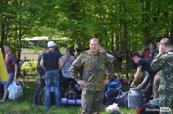 Дві сотні юнаків і дівчат «зникли» у волинських лісах на три дні. ФОТО. ВІДЕО