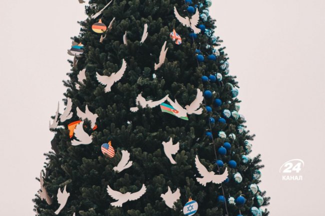 У Києві засвітили «Ялинку незламності». ФОТО
