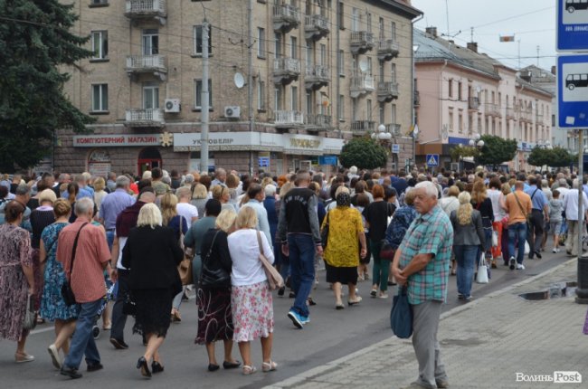 «Востаннє для тебе: слава Україні!»: Луцьк попрощався з Георгієм Ольховським. ФОТО