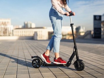 За використання електросамокатів на тротуарах пропонують штрафувати 