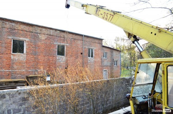 Під Луцьком незаконно розбирали колишню військову частину?