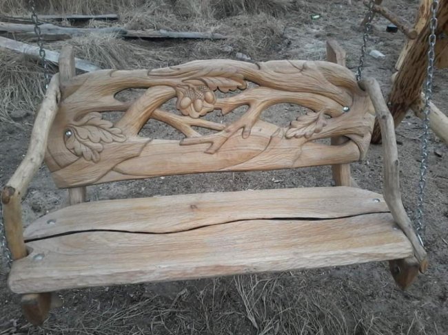 (Не) жіноче ремесло: як дівчина з Волині займається різьбленням по дереву