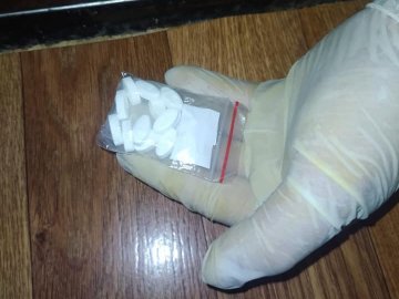 У волинянина вдома під час обшуку вилучили сотню наркотичних таблеток. ФОТО