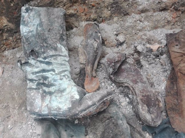 Розкопки масового захоронення розстріляних в'язнів у Луцьку завершили