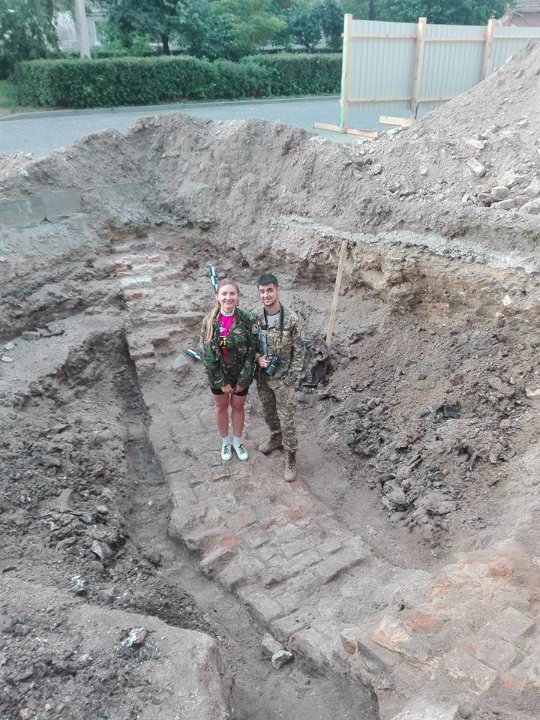 Розкопки масового захоронення розстріляних в'язнів у Луцьку завершили