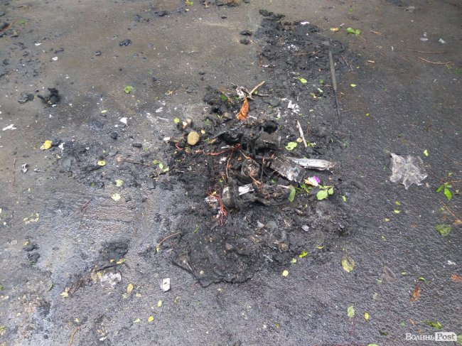 У Луцьку вночі горів Volkswagen Touareg. ФОТО