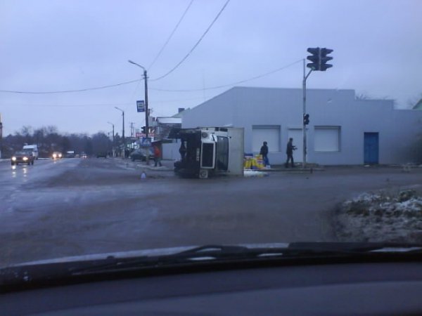 У Ківерцях перекинулася вантажівка