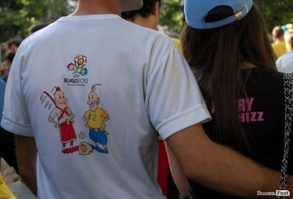 Як у Львові вболівали за Україну в матчі з Францією. ФОТО