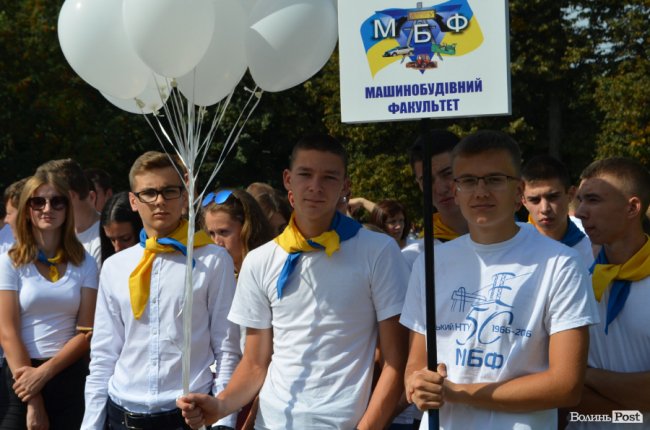 Танець від ректора і завдання від губернатора: як у луцькому «політесі» першачків зустрічали. ФОТО