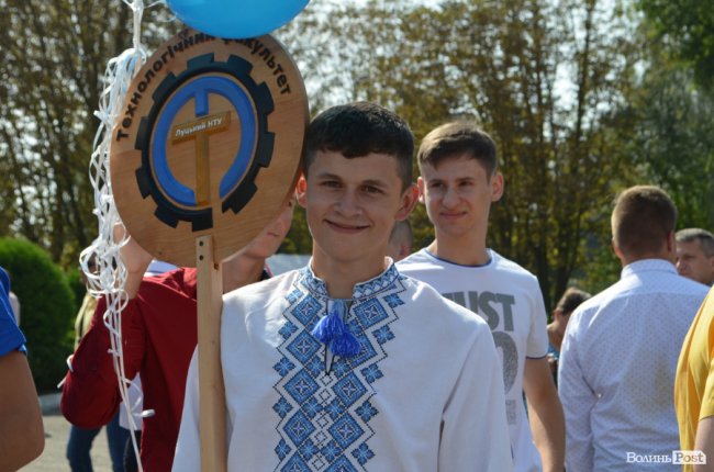 Танець від ректора і завдання від губернатора: як у луцькому «політесі» першачків зустрічали. ФОТО