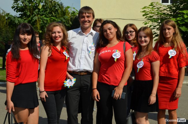 Танець від ректора і завдання від губернатора: як у луцькому «політесі» першачків зустрічали. ФОТО