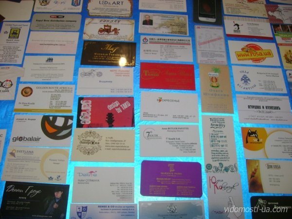 У Луцьку відкрилася виставка візитних карток